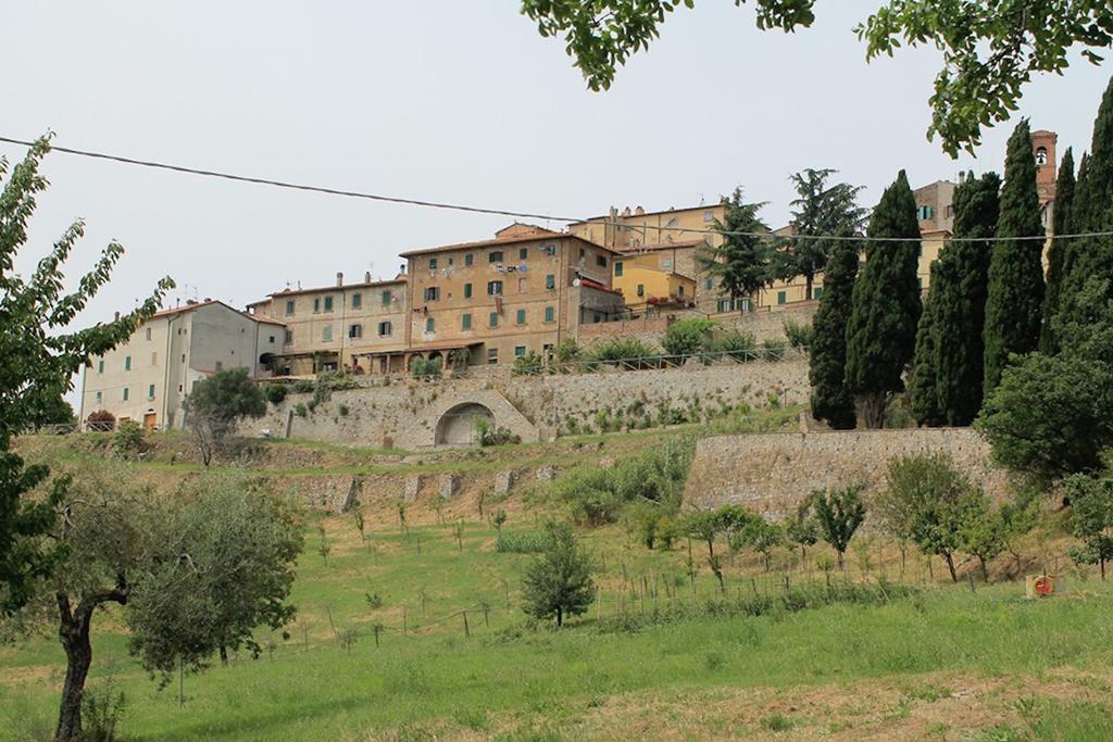 Casa Vacanze In Borgo Monteverdi Marittimo Bagian luar foto