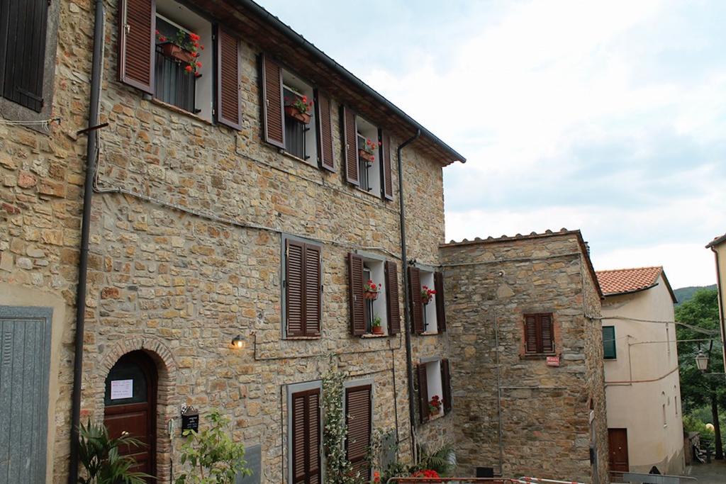 Casa Vacanze In Borgo Monteverdi Marittimo Bagian luar foto