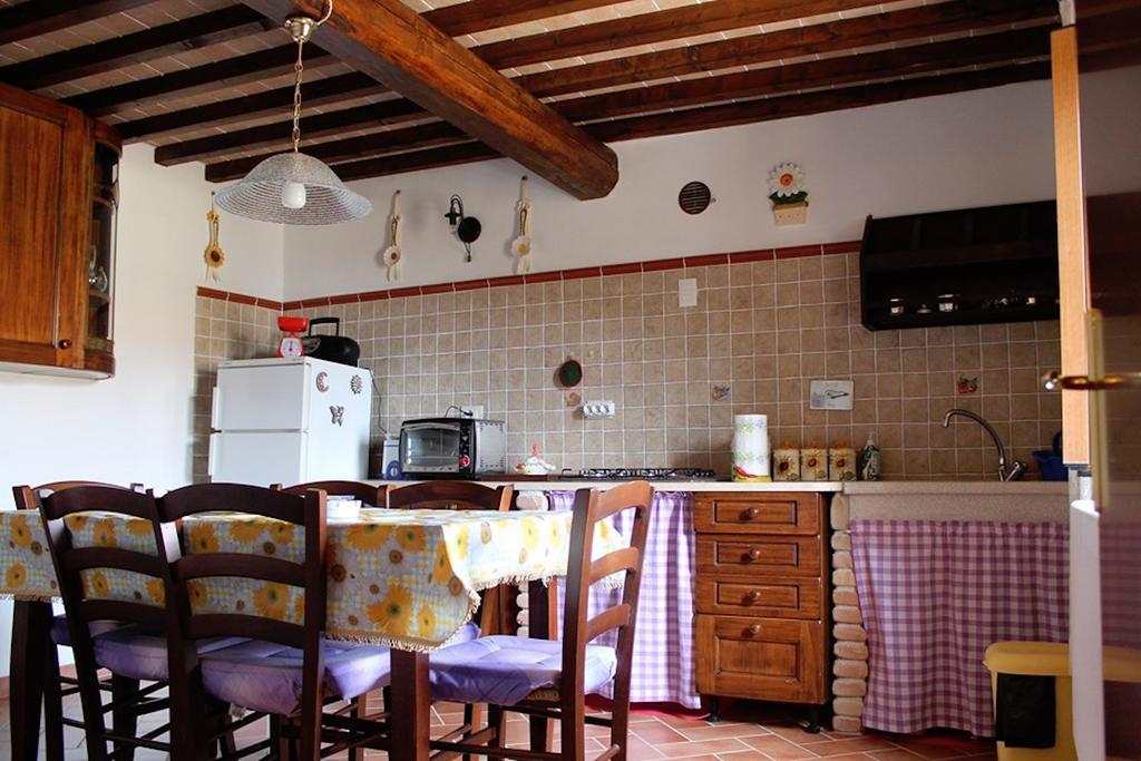 Casa Vacanze In Borgo Monteverdi Marittimo Bagian luar foto